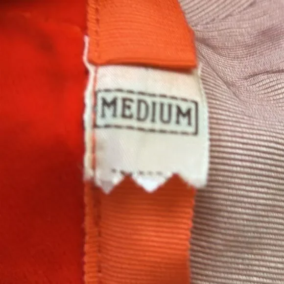 Vintage‎ 60s Tomato Red Velvet Beret with Gold Buckle Detailing - Picture 7 of 7